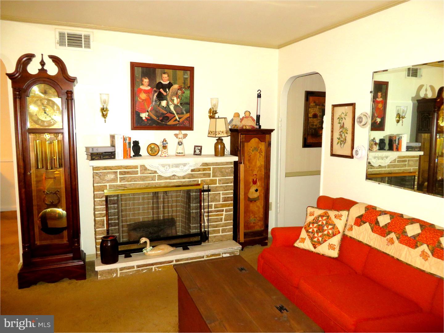 18 Lea Road New Castle, DE 19720 - Photo 8 of 15 Family Room