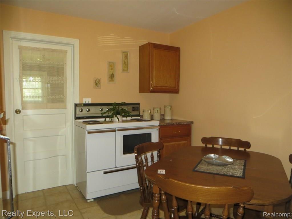 kitchen 2.jpg
