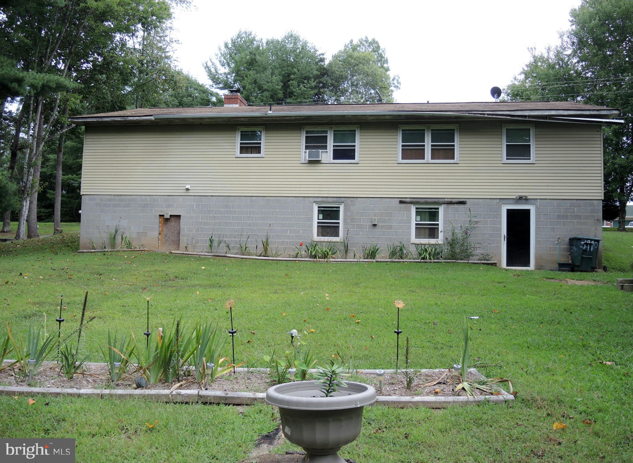Exterior (Rear)