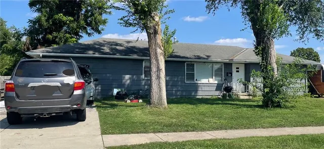 $450,000 | 8231 Travis Street, Overland Park, KS 66204