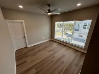 en empty room with wooden floor