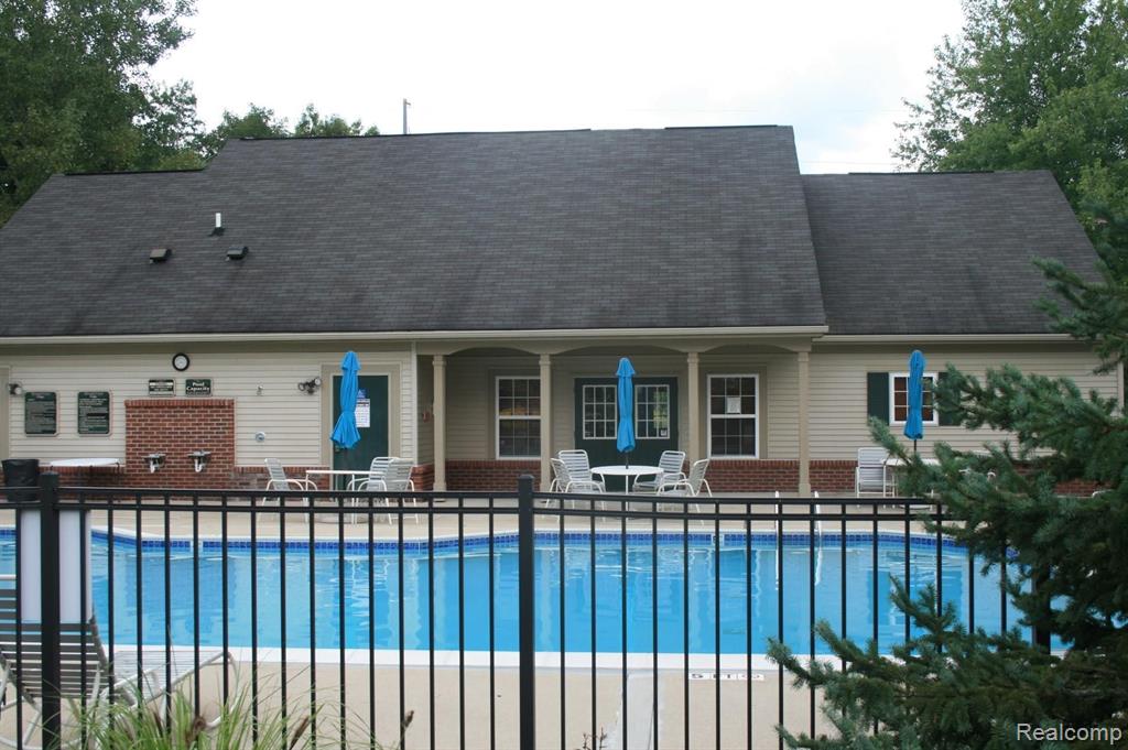 4256 Hampton Ridge Boulevard, Unit 151 Howell, MI 48843 - Photo 7 of 14