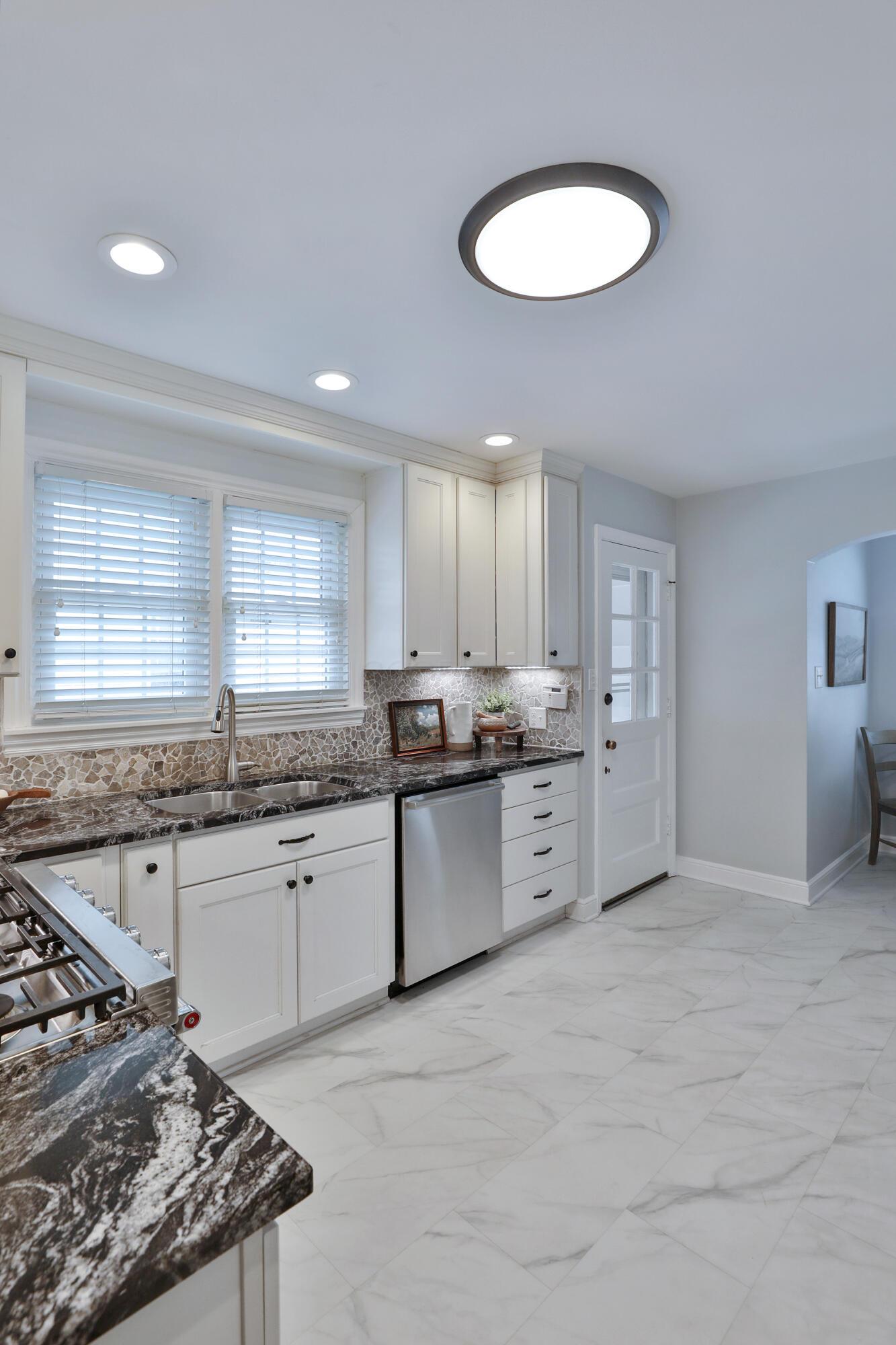 398 Fallis Road Columbus, OH 43214 - Photo 19 of 59 Kitchen