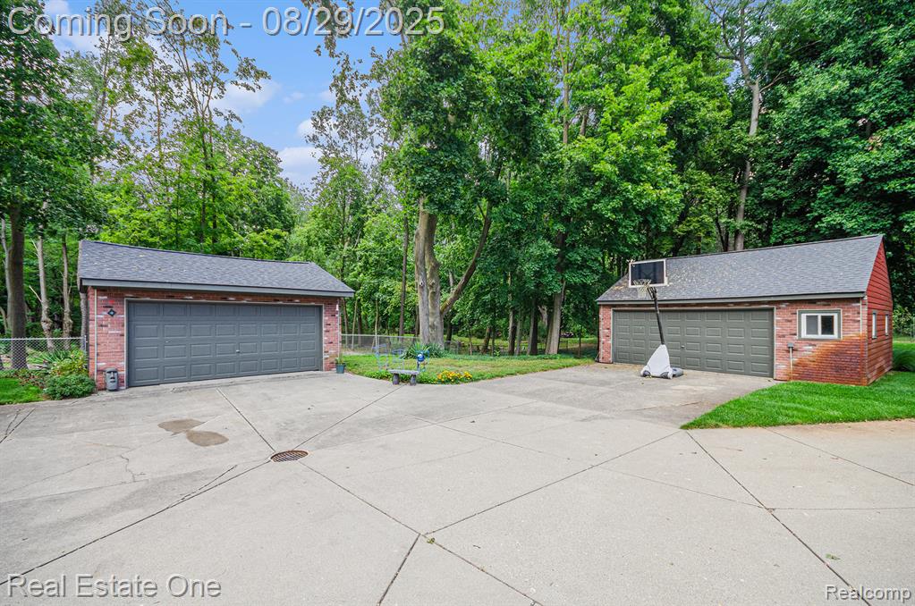 6040 North Rochester Road Rochester Hills, MI 48306 - Photo 39 of 45