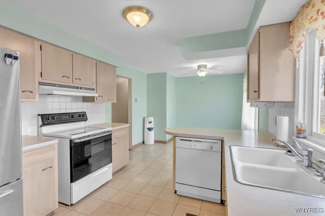 $299,900 | 4567 Beach Ridge Road, Pendleton, NY 14094