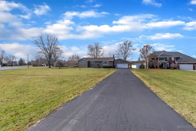 $299,900 | 4567 Beach Ridge Road, Pendleton, NY 14094