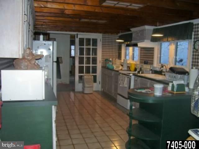 6713 Mountain Road Felton, PA 17322 - Photo 2 of 7