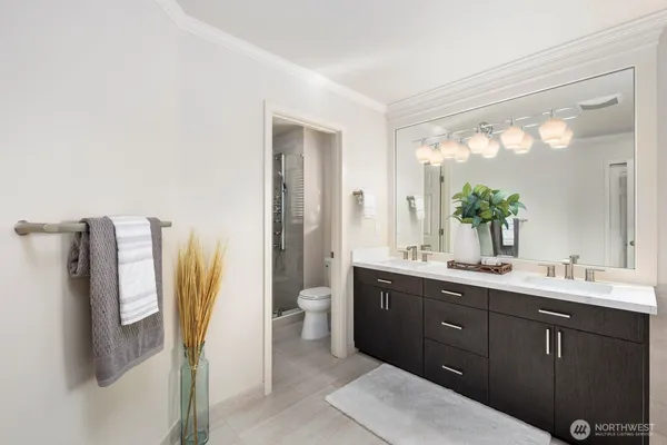 $1,570,000 | 2045 32nd Avenue Northeast, Issaquah, WA 98029