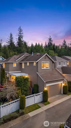 $1,570,000 | 2045 32nd Avenue Northeast, Issaquah, WA 98029