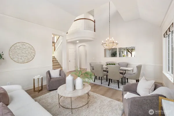 $1,570,000 | 2045 32nd Avenue Northeast, Issaquah, WA 98029