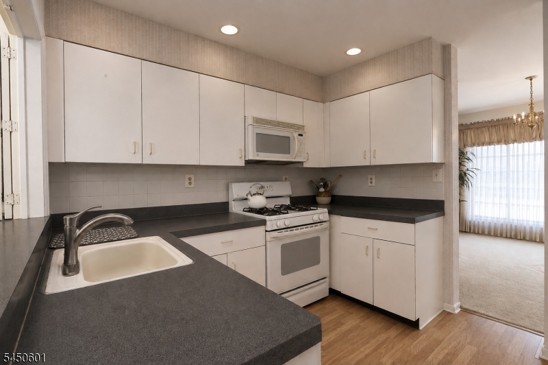 96 Easedale Road Wayne, NJ 07470 - Photo 11 of 25 Gallery Image 11
