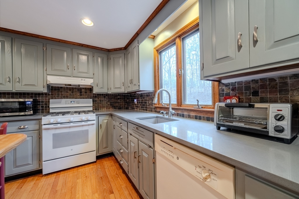 19 Brookside Road Topsfield, MA 01983 - Photo 8 of 30 Gallery Image 8