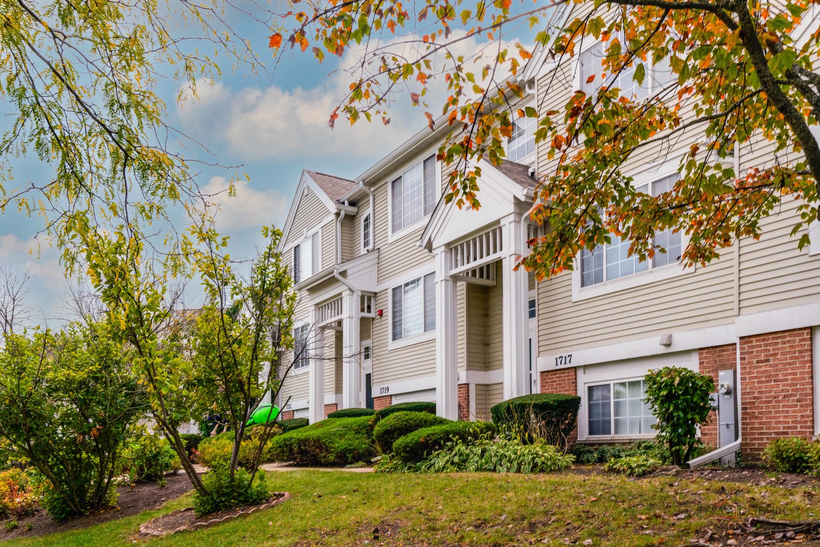 1719 Sienna Court Wheeling, IL 60090 - Photo 1 of 34 a view of a multi story building