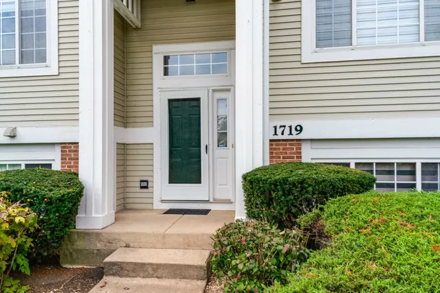 $2,950 | 1719 Sienna Court, Wheeling, IL 60090