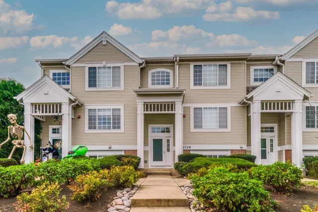 $2,950 | 1719 Sienna Court, Wheeling, IL 60090