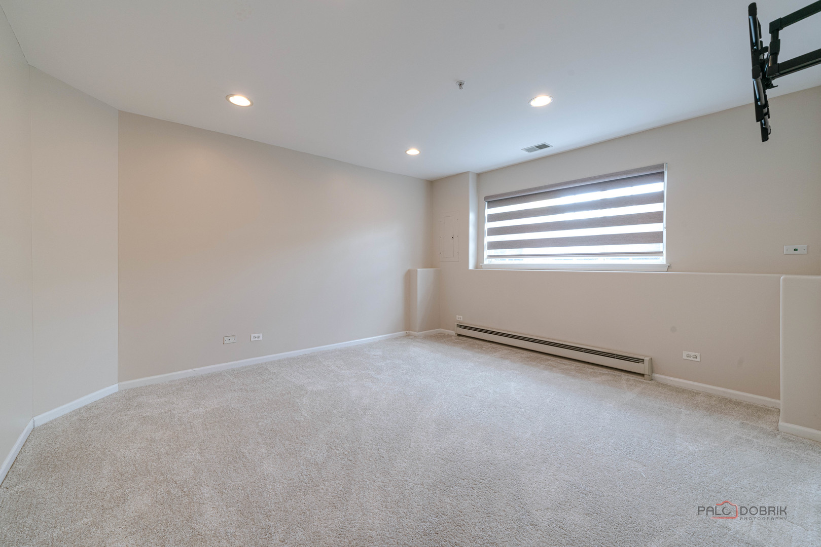 1719 Sienna Court Wheeling, IL 60090 - Photo 29 of 34 an empty room with windows