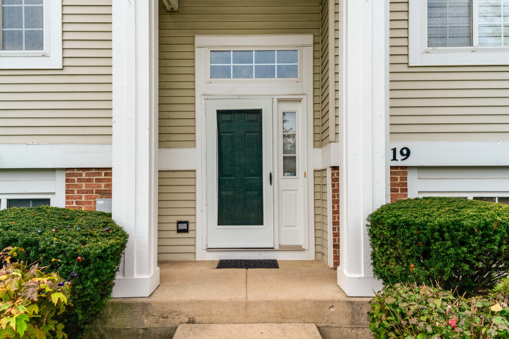 1719 Sienna Court Wheeling, IL 60090 - Photo 3 of 34