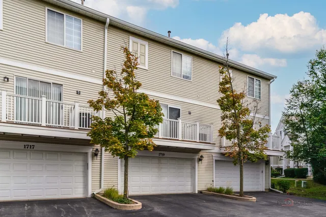 $2,950 | 1719 Sienna Court, Wheeling, IL 60090