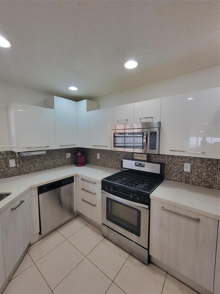 13541 Northwest 5th Court Plantation, FL 33325 - Photo 11 of 20