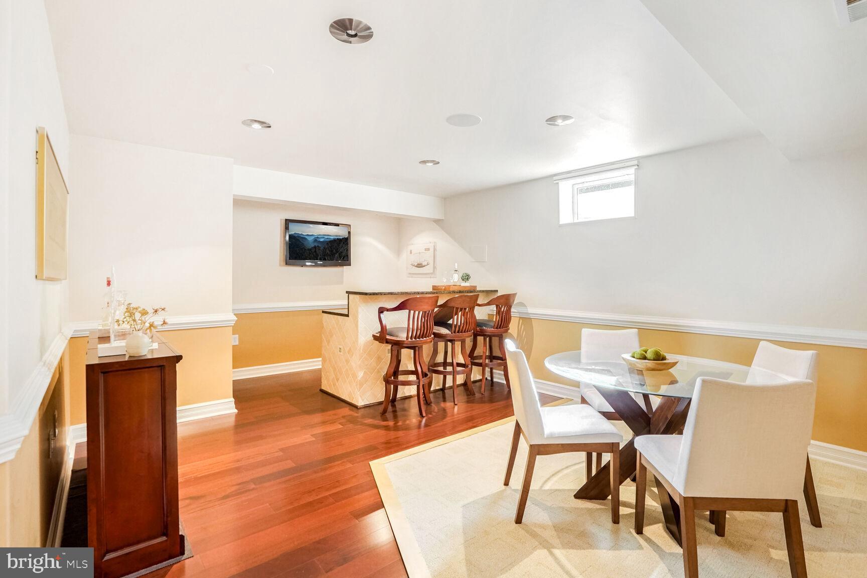 2459 Arctic Fox Way Reston, VA 20191 - Photo 32 of 45 Bar area