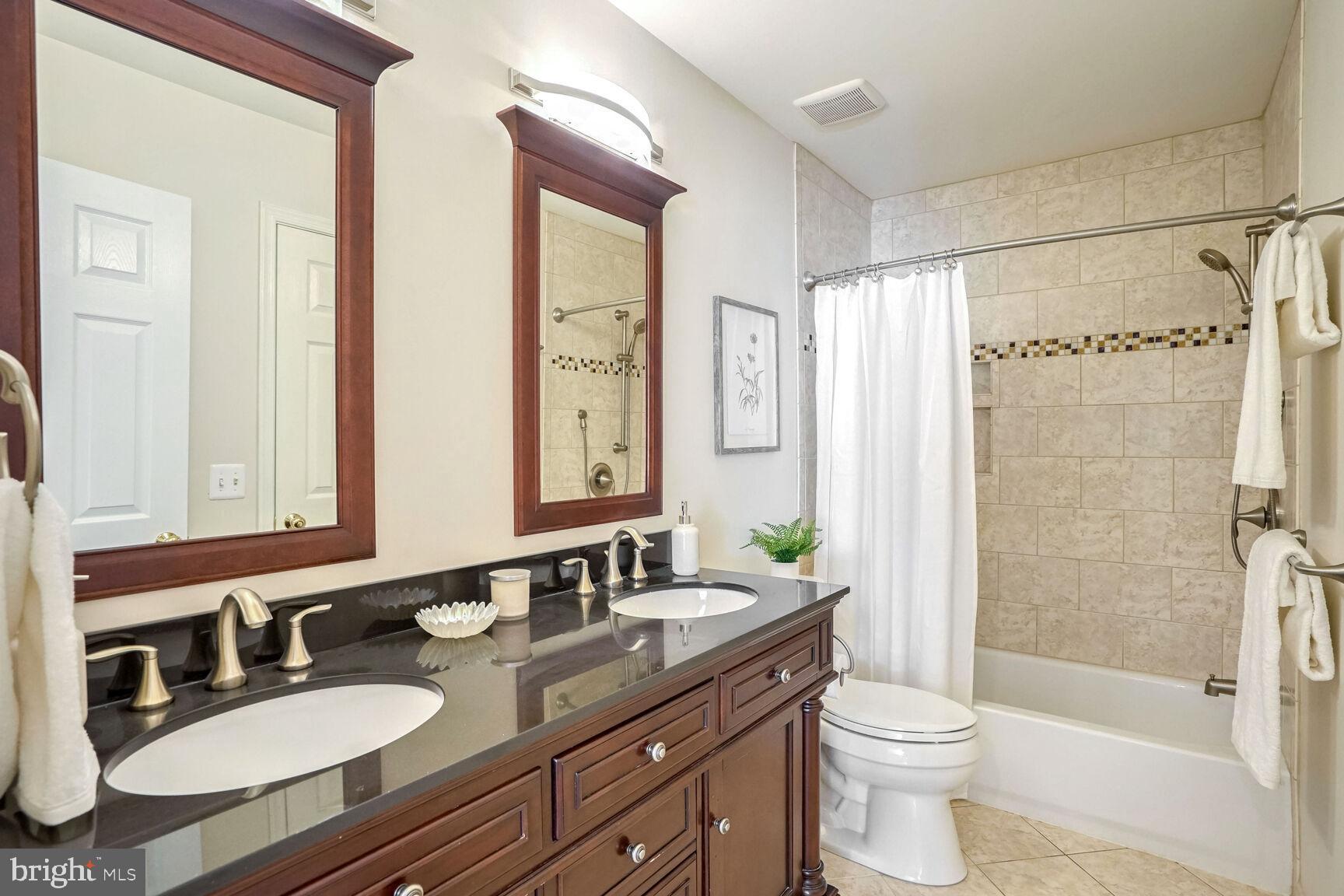 2459 Arctic Fox Way Reston, VA 20191 - Photo 37 of 45 Upstairs bathroom