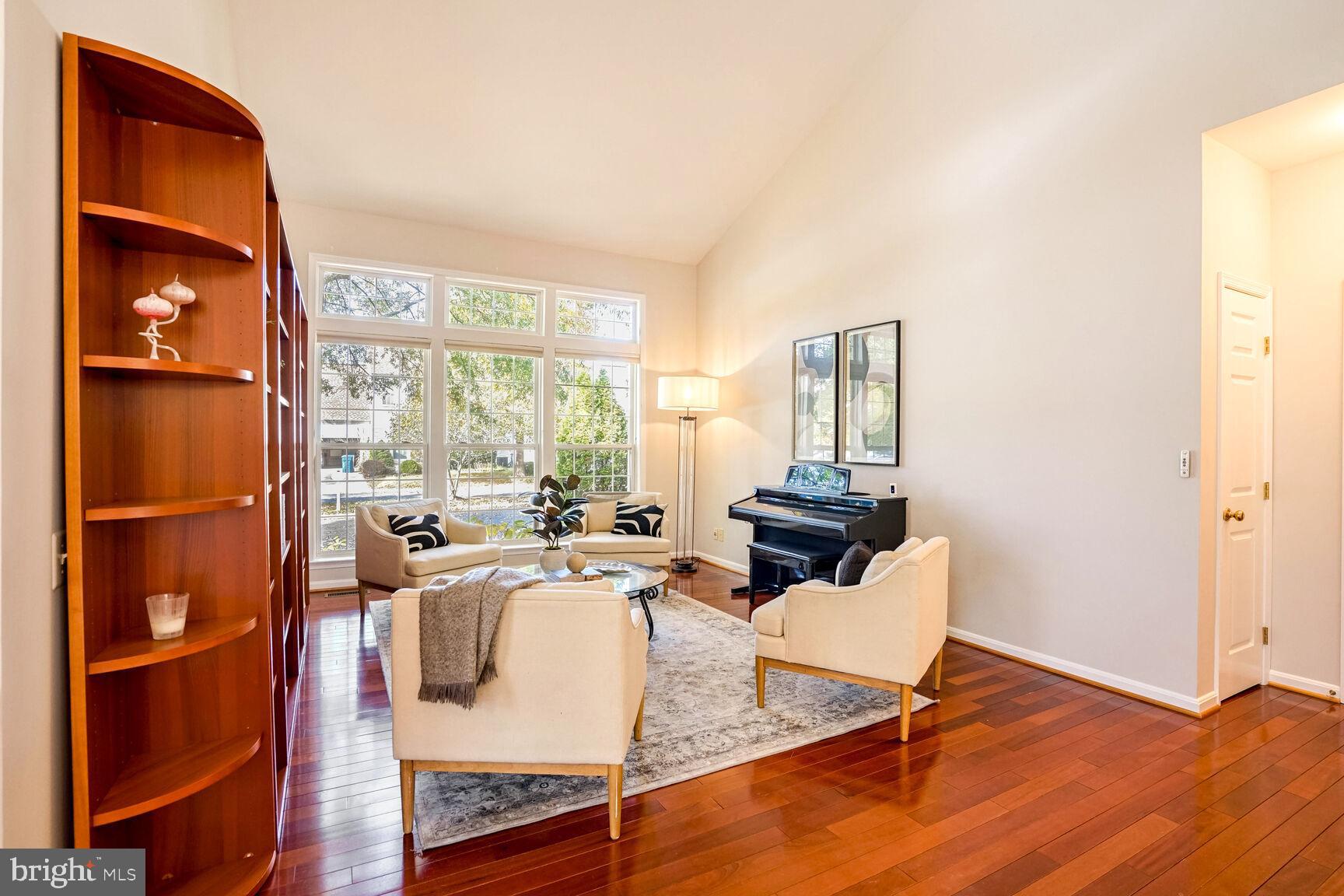 2459 Arctic Fox Way Reston, VA 20191 - Photo 4 of 45 Large floor to ceiling window