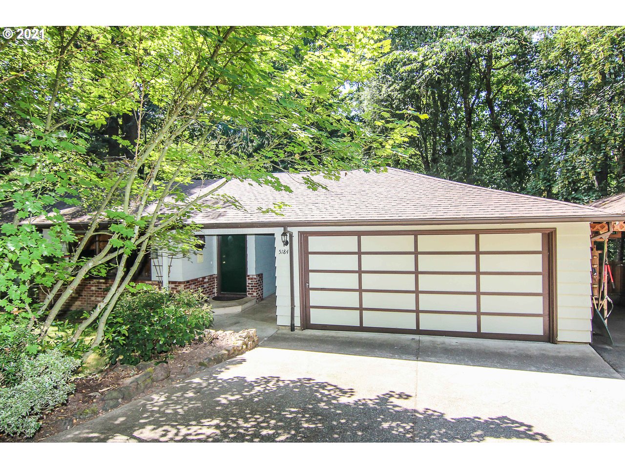 5184 Southwest Custer Street Portland, OR 97219 - Photo 1 of 32 Gallery Image 1