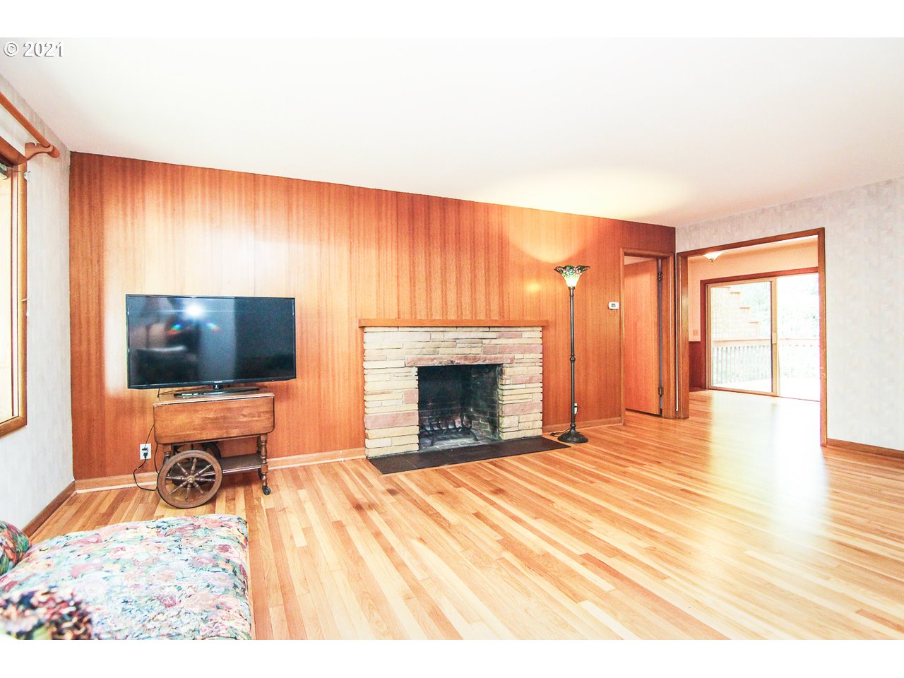5184 Southwest Custer Street Portland, OR 97219 - Photo 11 of 32 Gallery Image 11