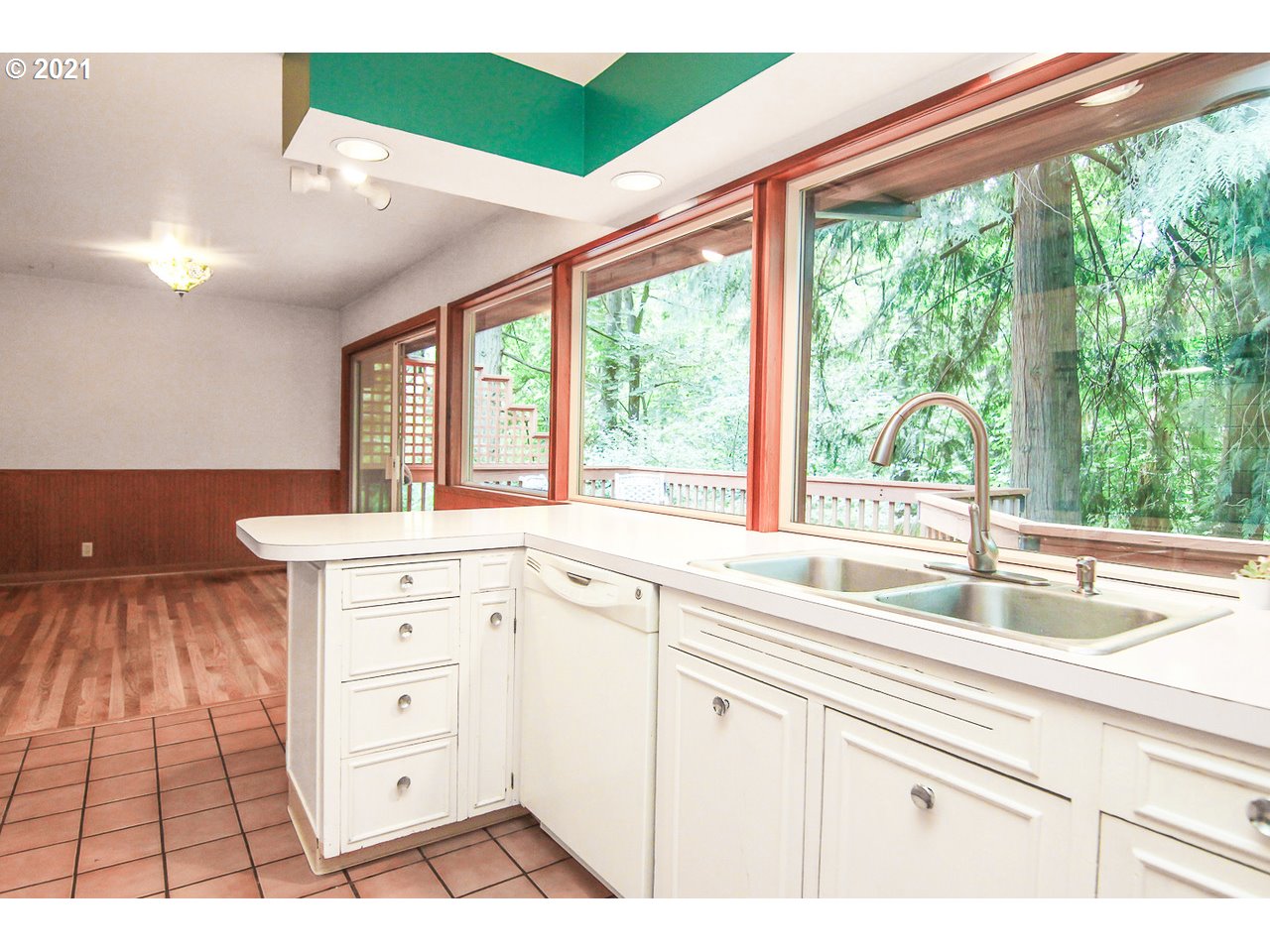 5184 Southwest Custer Street Portland, OR 97219 - Photo 14 of 32 Gallery Image 14