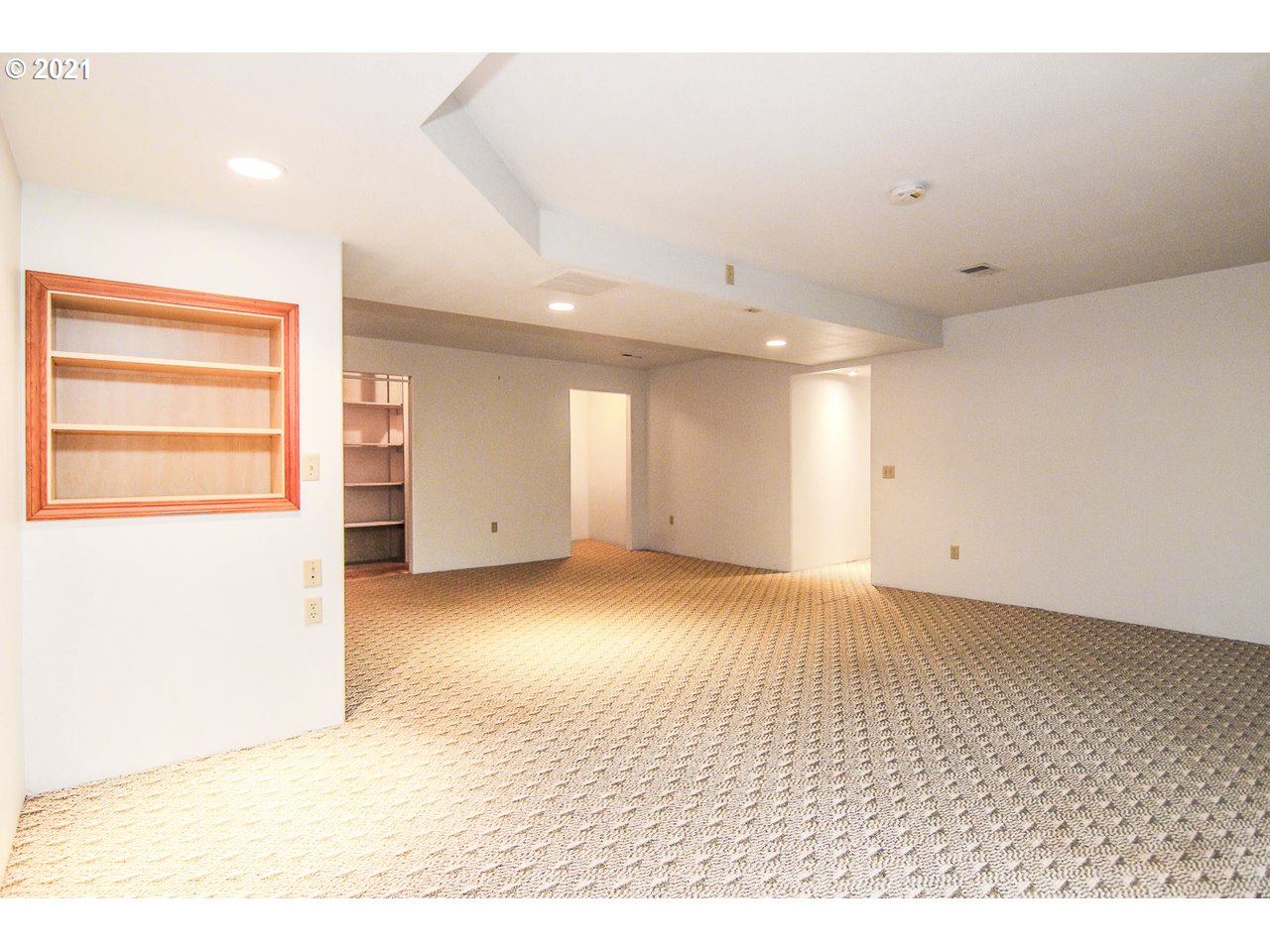 5184 Southwest Custer Street Portland, OR 97219 - Photo 17 of 32 Gallery Image 17
