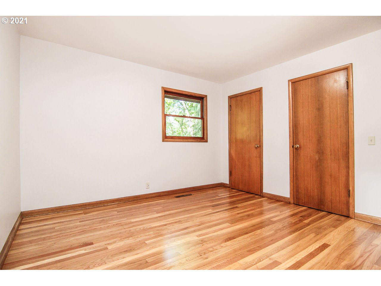 5184 Southwest Custer Street Portland, OR 97219 - Photo 6 of 32 Gallery Image 6