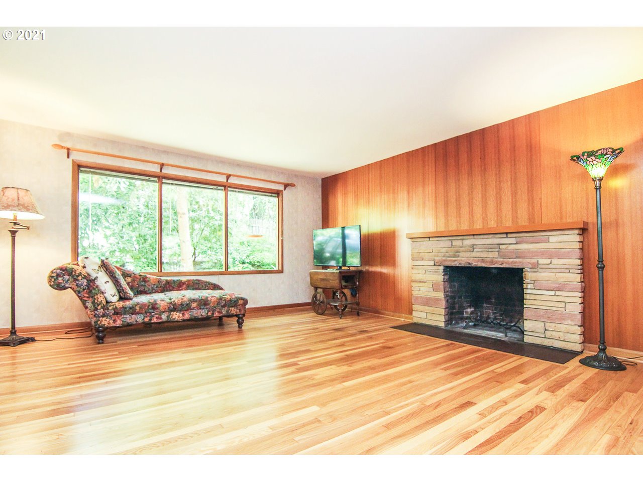 5184 Southwest Custer Street Portland, OR 97219 - Photo 10 of 32 Gallery Image 10