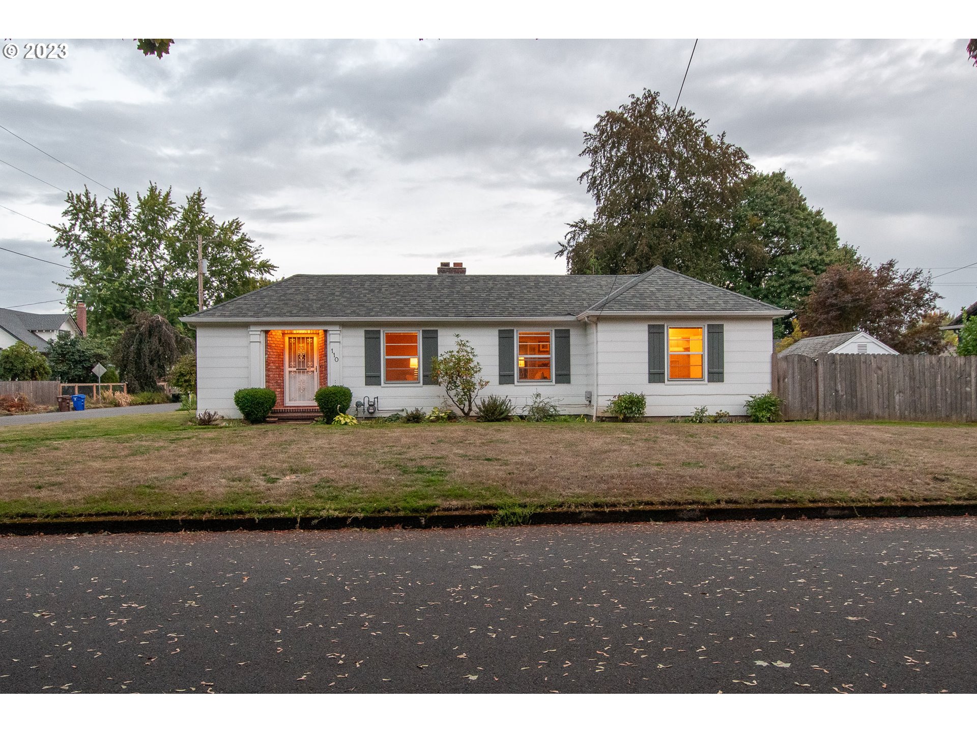a view of a house with a yard