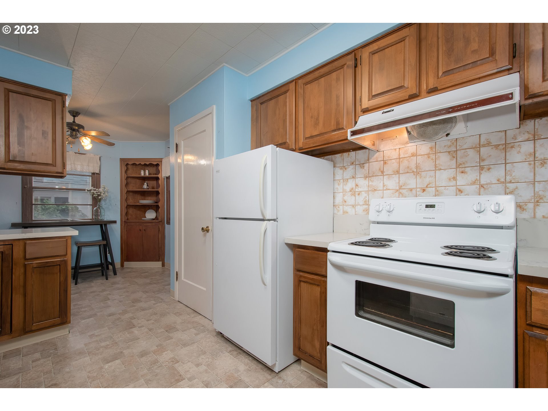 110 Northwest 12th Street Gresham, OR 97030 - Photo 15 of 43 a kitchen with stainless steel appliances granite countertop a refrigerator sink stove and cabinets