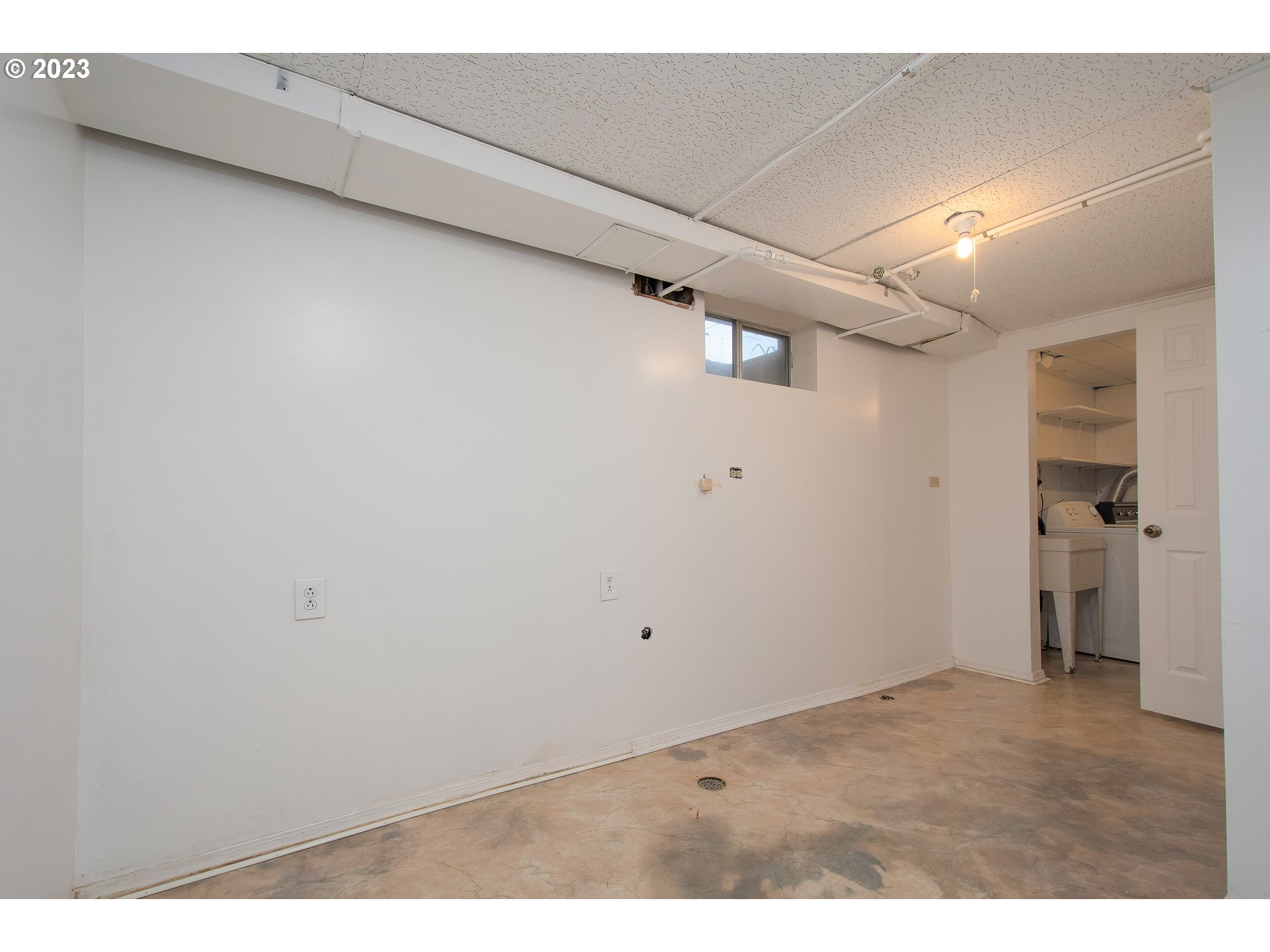 110 Northwest 12th Street Gresham, OR 97030 - Photo 32 of 43 a view of an empty room