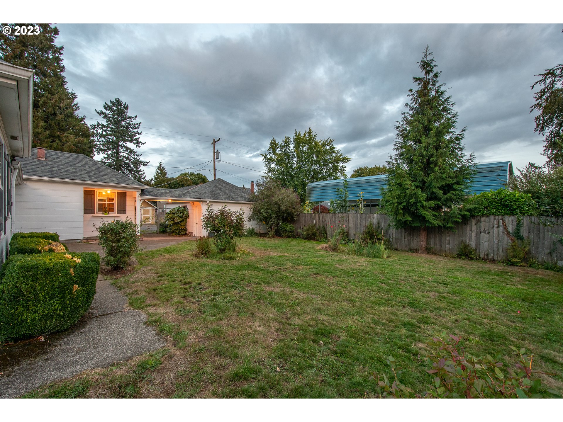 110 Northwest 12th Street Gresham, OR 97030 - Photo 40 of 43 a backyard of a house