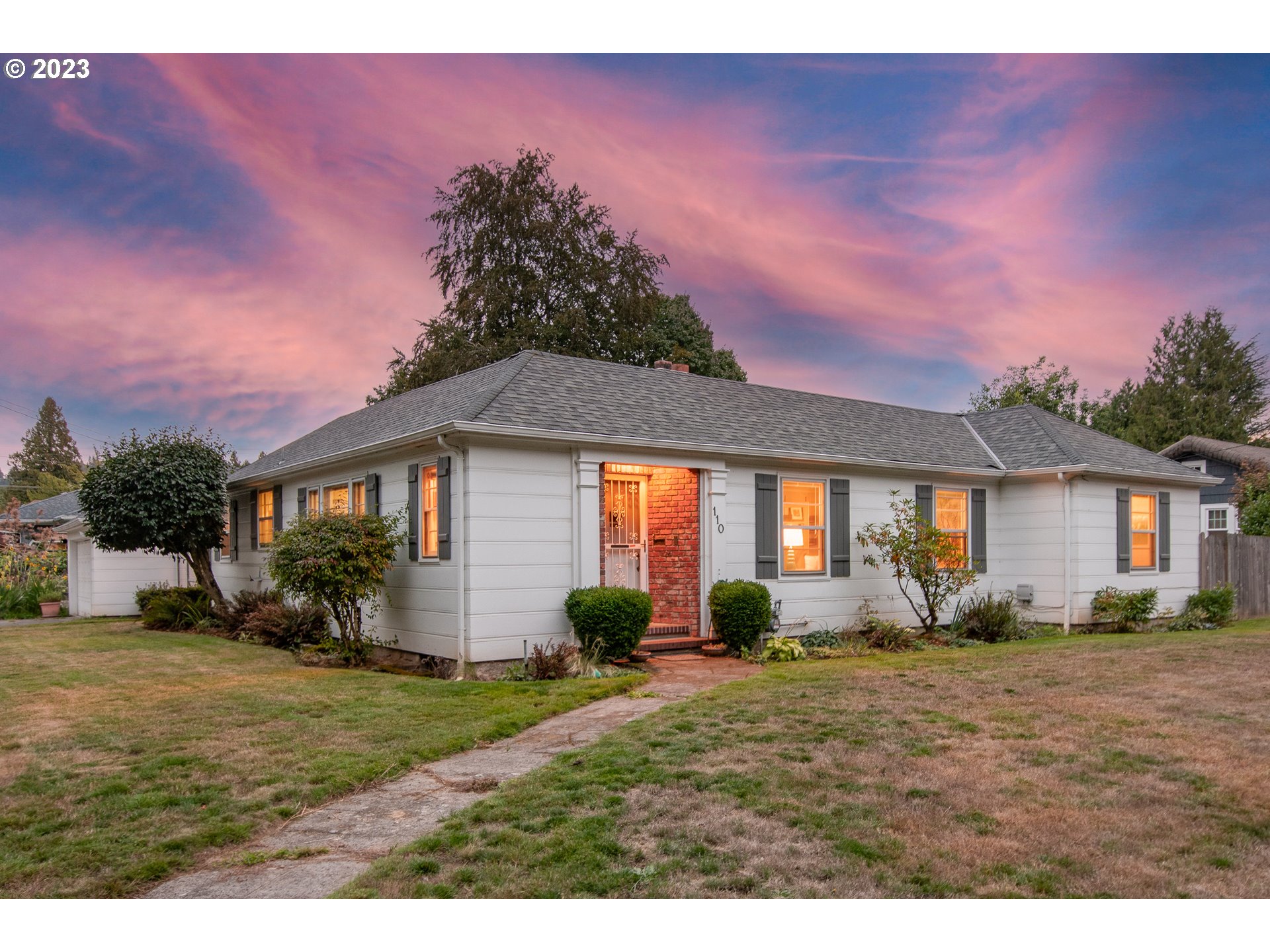 110 Northwest 12th Street Gresham, OR 97030 - Photo 43 of 43 a front view of a house with garden