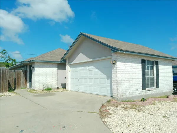 $1,675 | 610 Kaipo Drive, Corpus Christi, TX 78418