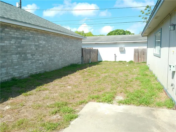 $1,675 | 610 Kaipo Drive, Corpus Christi, TX 78418