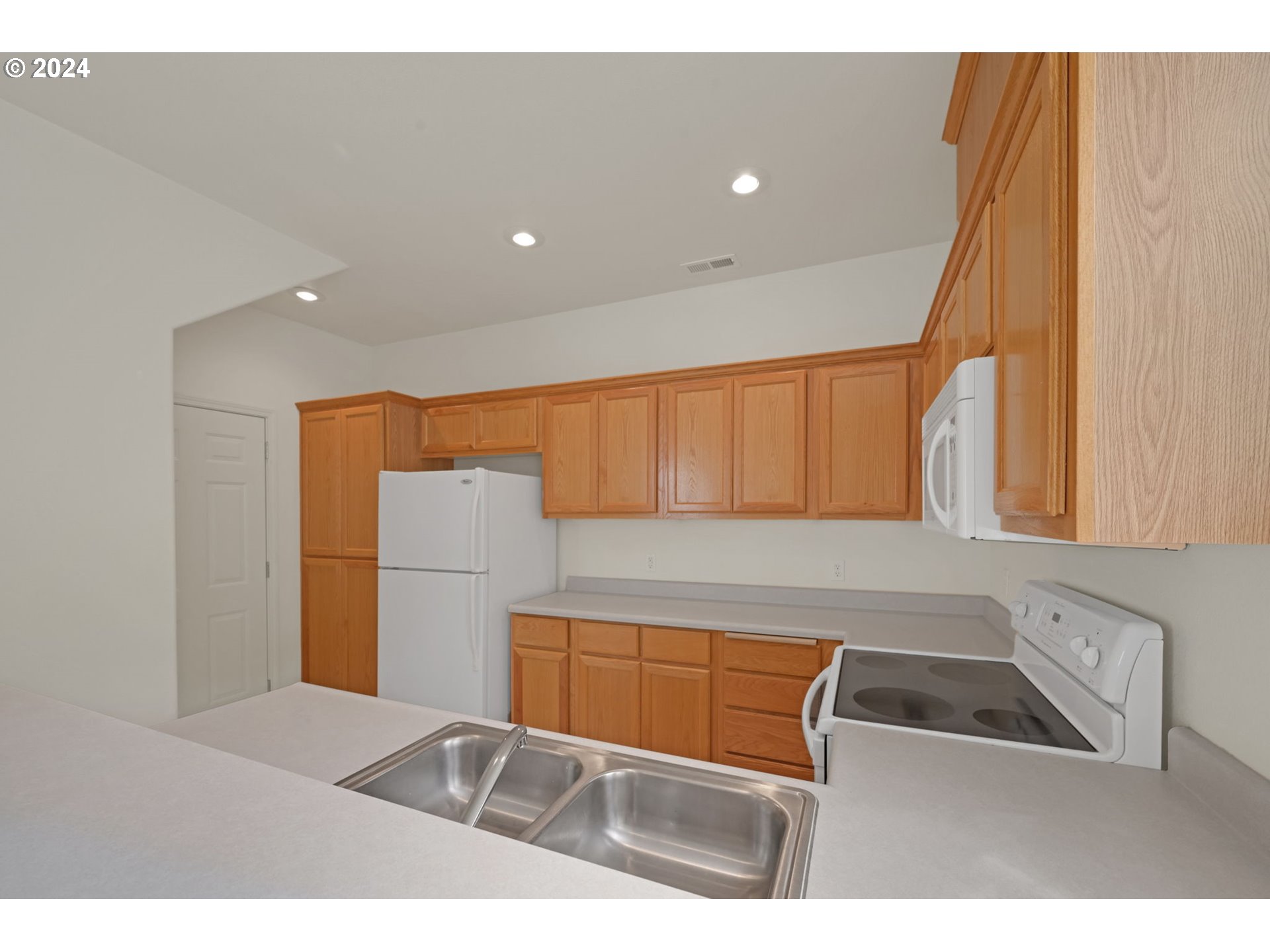 1664 Riley Lane Eugene, OR 97402 - Photo 10 of 35 Gallery Image 10