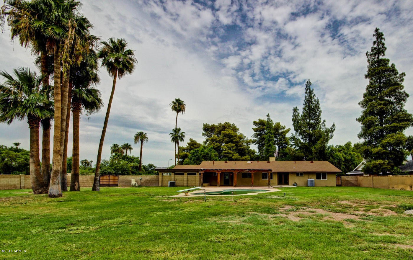 5227 East Osborn Road Phoenix, AZ 85018 - Photo 41 of 46 a front view of a house with a garden