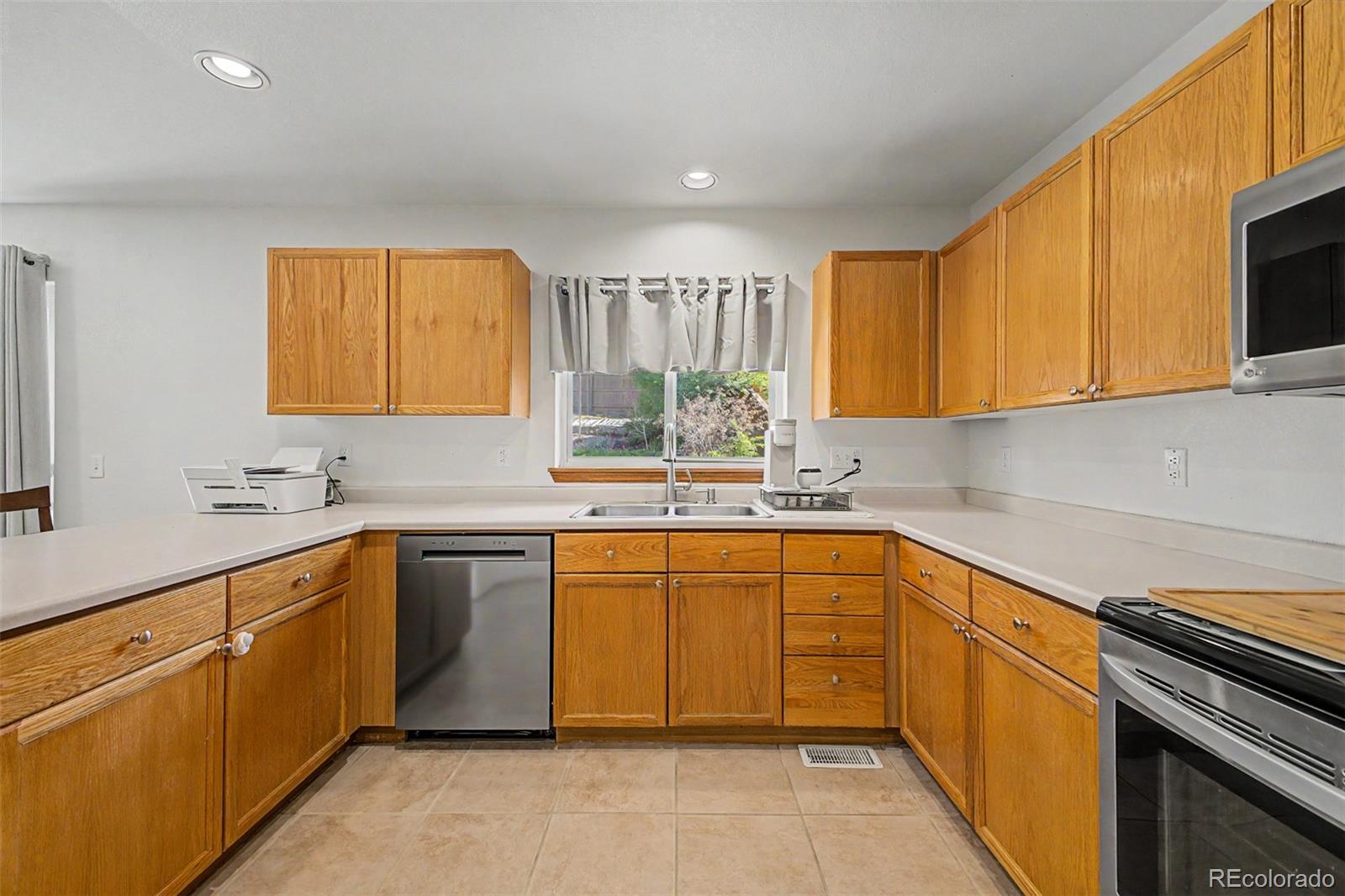 9597 Parramatta Place Highlands Ranch, CO 80130 - Photo 11 of 40