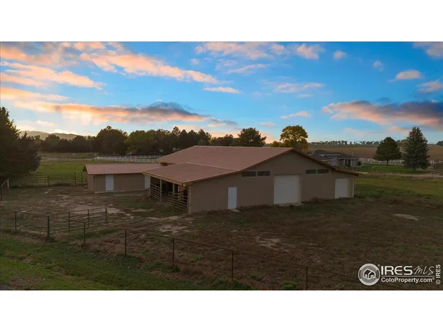 a black and white photo of a city