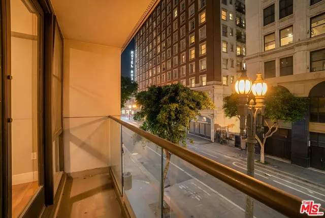 $3,000 | 460 South Spring Street, Unit 212, Los Angeles, CA 90013