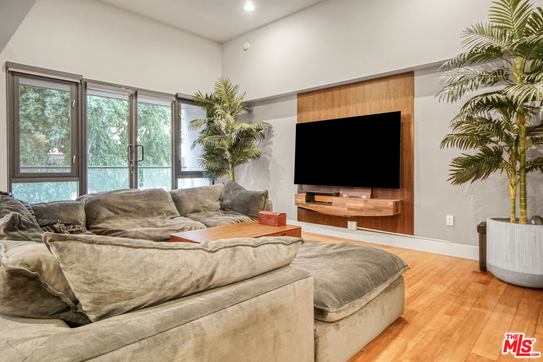 460 South Spring Street, Unit 212 Los Angeles, CA 90013 - Photo 7 of 35