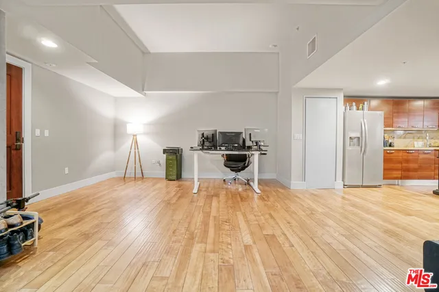 $3,000 | 460 South Spring Street, Unit 212, Los Angeles, CA 90013