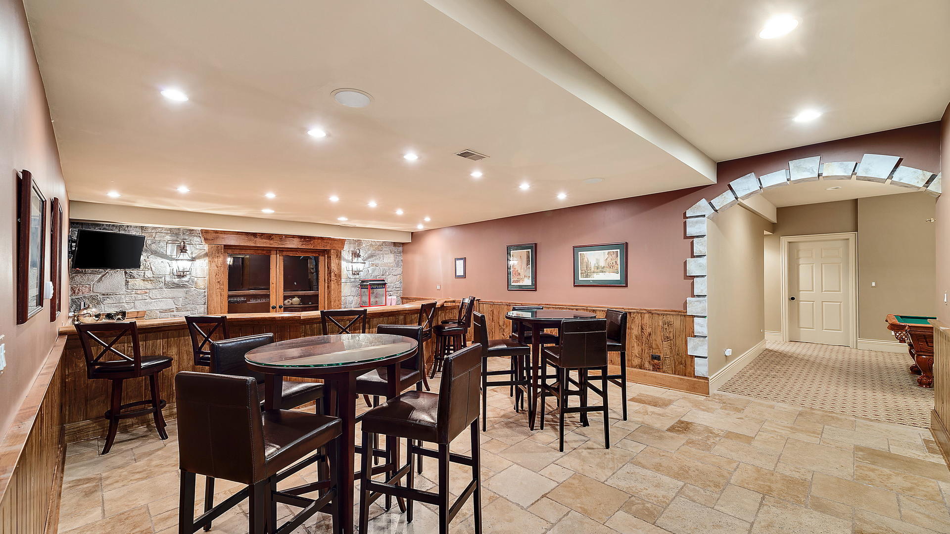 820 Taft Road Hinsdale, IL 60521 - Photo 29 of 46 a view of a dining area with furniture