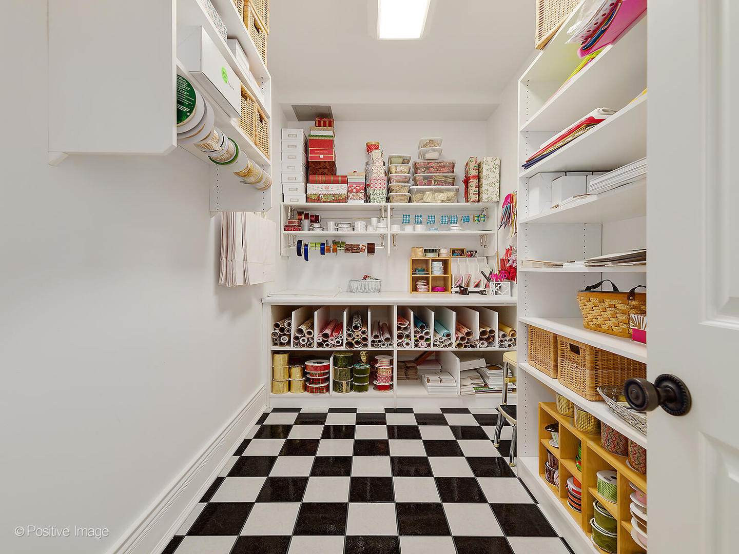 820 Taft Road Hinsdale, IL 60521 - Photo 34 of 46 a room with lots of white and white walls