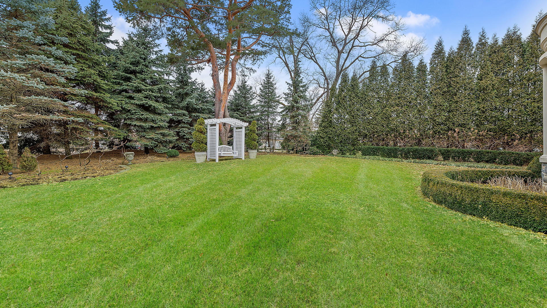 820 Taft Road Hinsdale, IL 60521 - Photo 40 of 46 a view of a chair and table with chairs in the yard