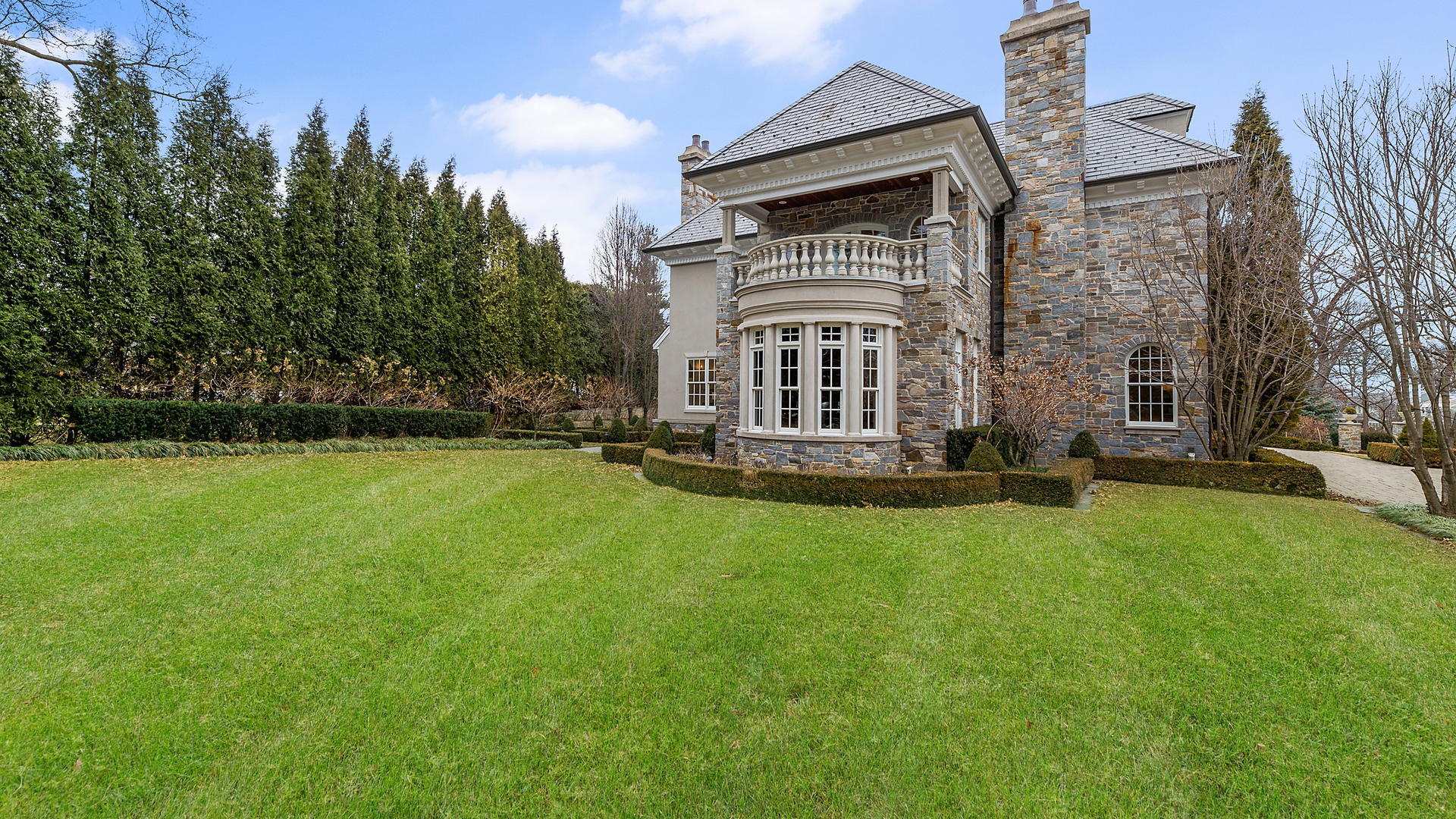 820 Taft Road Hinsdale, IL 60521 - Photo 41 of 46 a front view of house with yard and green space